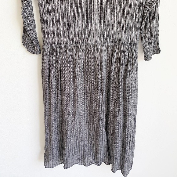 Suzie Winkle Chevron Midi V Neck Dress - Picture 6 of 9